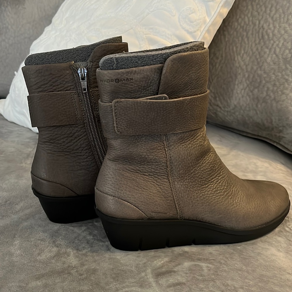 Ecco - Skylar Hydromax Gray Ankle Boot Size 7 NWOT (Nubuck)
